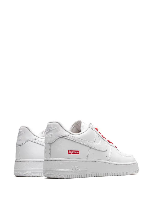 Nike Suprême